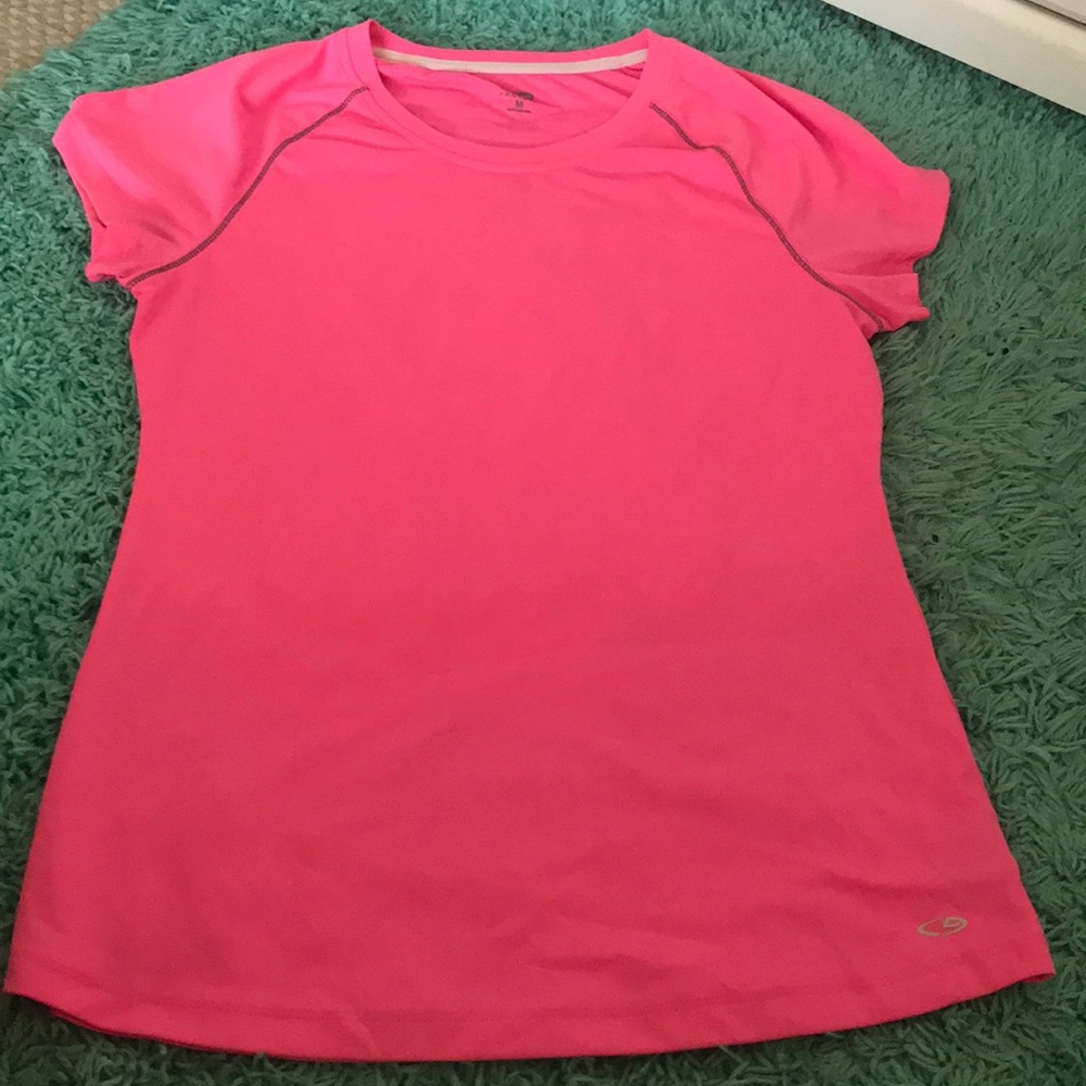 women’s workout tee